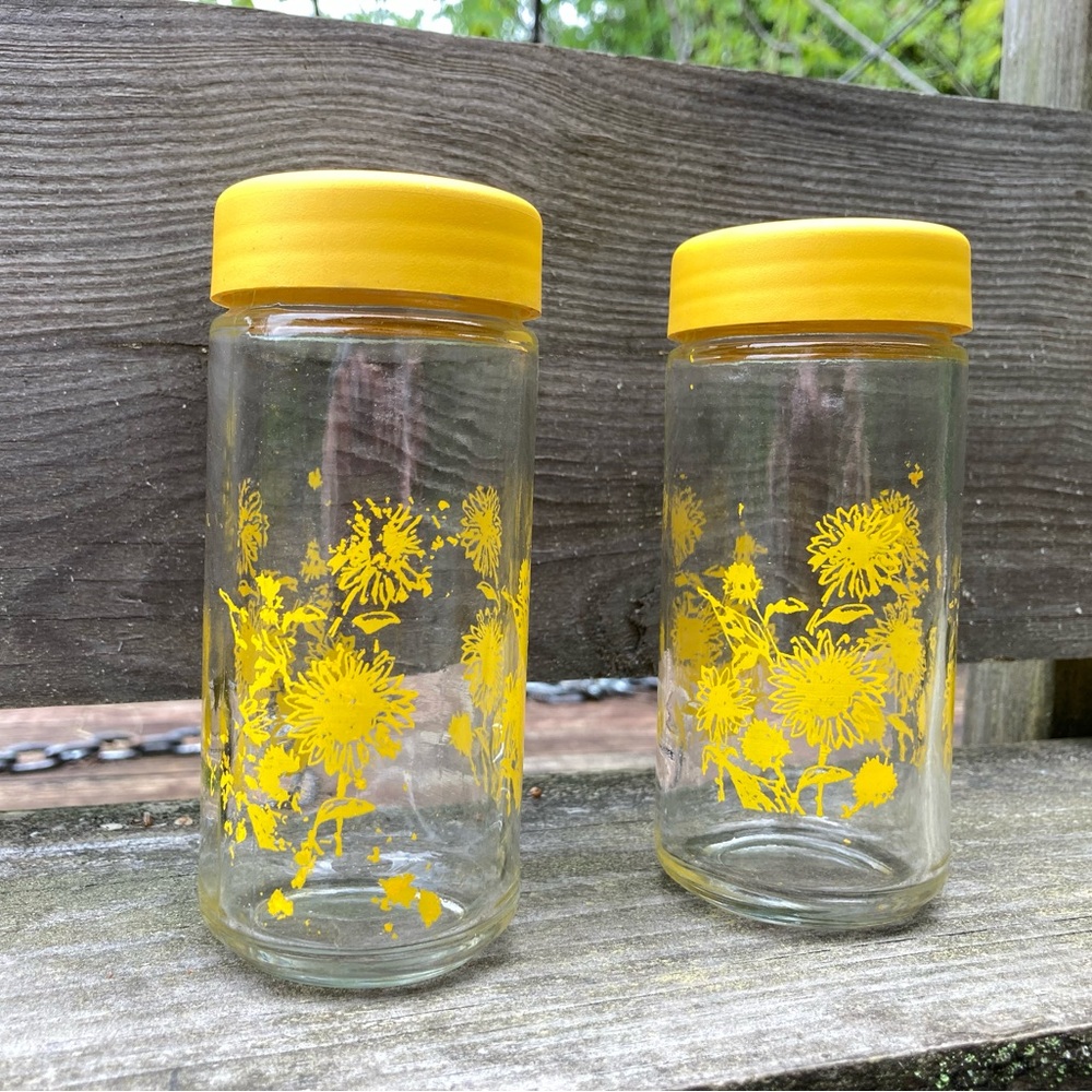 Vintage Glass Salt and Pepper Shakers with Yellow Sunflowers Print and Tops! - Picture 11 of 12